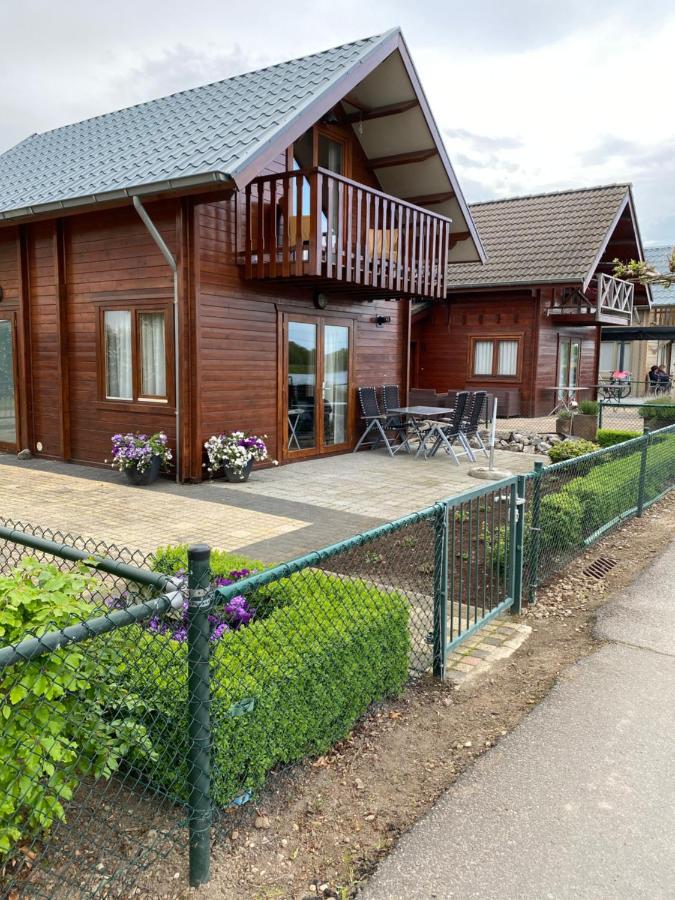 Villa Chalet La Meuse à Maaseik Extérieur photo